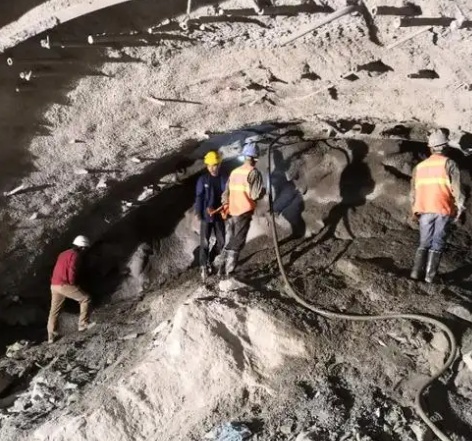 锦江拱顶带模注浆料的施工流程及注意事项